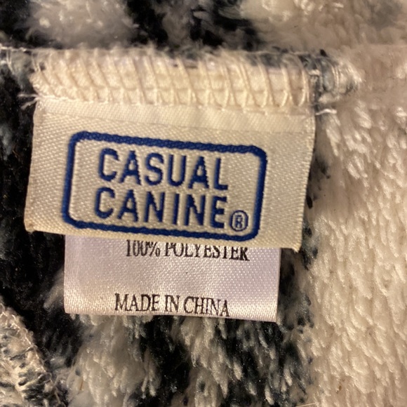 Casual Canine Fleece Dog Hoodie Winter Sweater Snowflake Adjustable Closure - Picture 4 of 10